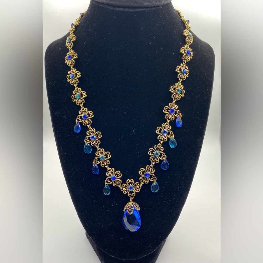Avon Collier Briolette Multicolore Blue Rhinestone Scroll Gold Necklace Vintage